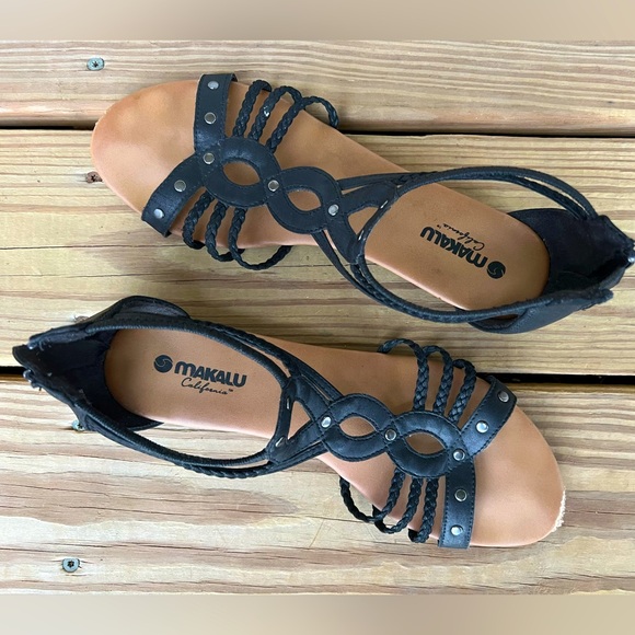 Makalu California Shoes - Makalu Black strappy sandal - size 8.5